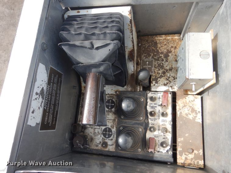 image for item GW9615 2002 Peterbilt 320 bucket truck