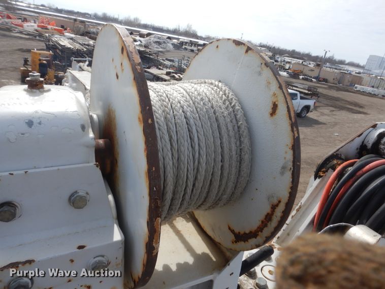 image for item GW9615 2002 Peterbilt 320 bucket truck