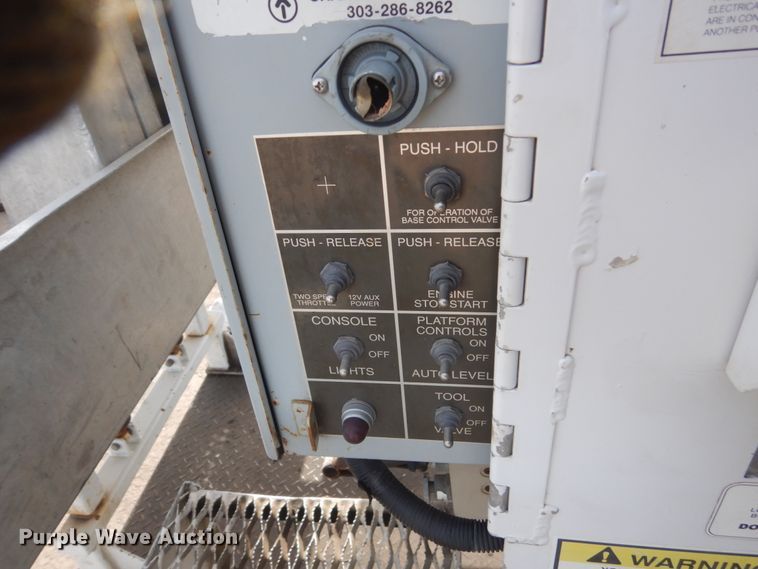 image for item GW9615 2002 Peterbilt 320 bucket truck