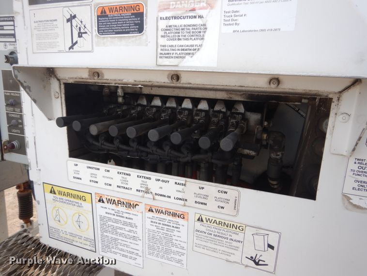 image for item GW9615 2002 Peterbilt 320 bucket truck