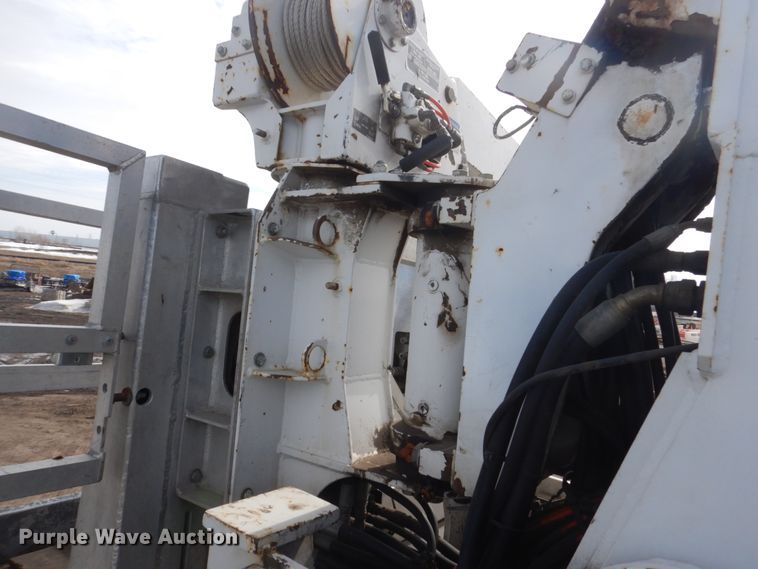 image for item GW9615 2002 Peterbilt 320 bucket truck