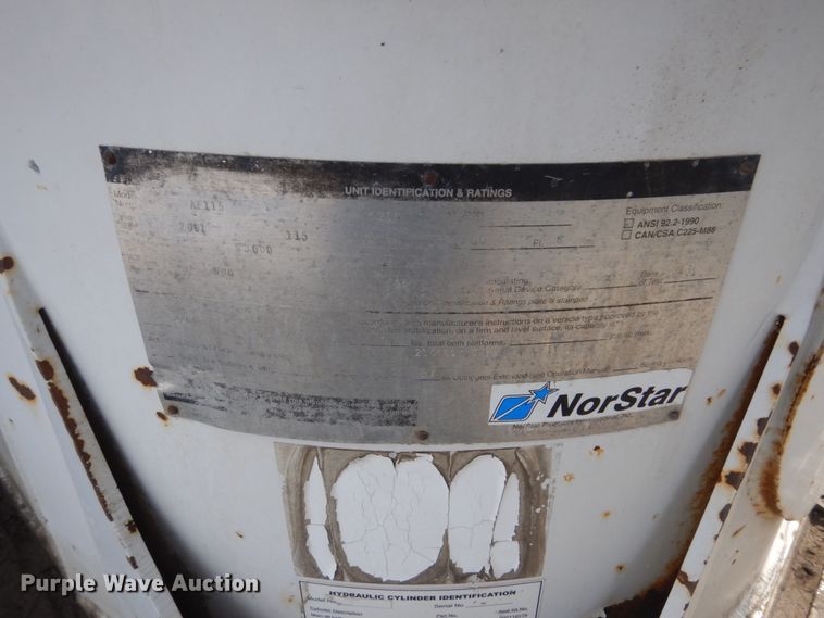 image for item GW9615 2002 Peterbilt 320 bucket truck