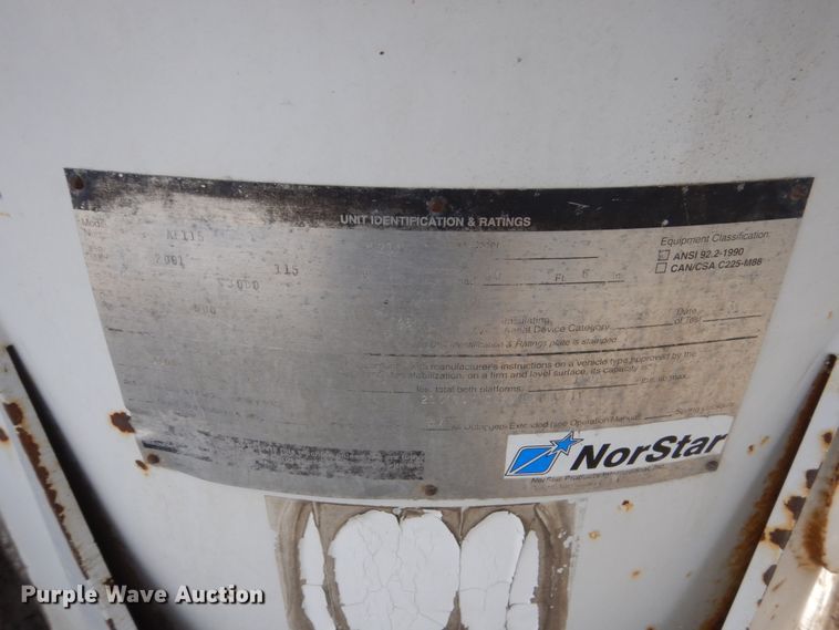 image for item GW9615 2002 Peterbilt 320 bucket truck