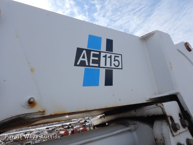 image for item GW9615 2002 Peterbilt 320 bucket truck