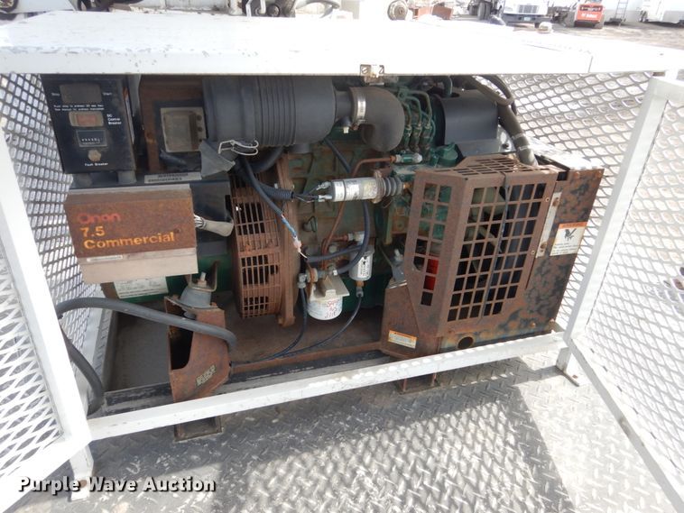 image for item GW9615 2002 Peterbilt 320 bucket truck