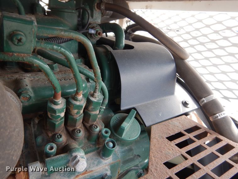 image for item GW9615 2002 Peterbilt 320 bucket truck