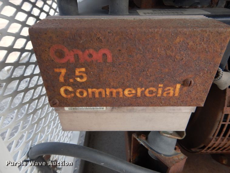 image for item GW9615 2002 Peterbilt 320 bucket truck