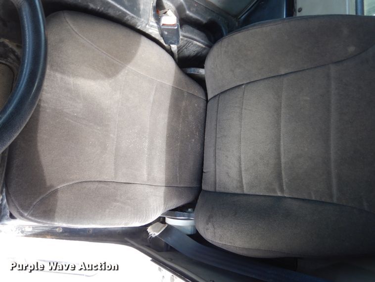 image for item GW9615 2002 Peterbilt 320 bucket truck