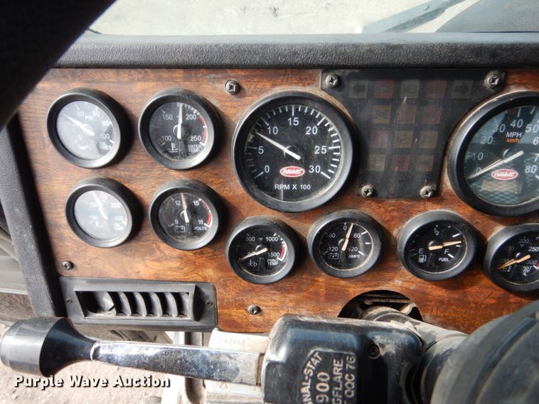 image for item GW9615 2002 Peterbilt 320 bucket truck