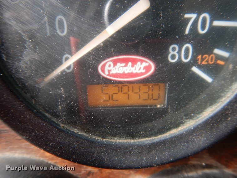 image for item GW9615 2002 Peterbilt 320 bucket truck