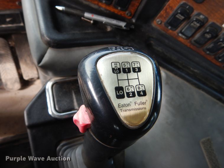 image for item GW9615 2002 Peterbilt 320 bucket truck