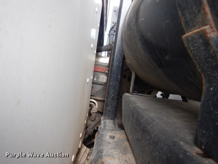 image for item GW9615 2002 Peterbilt 320 bucket truck