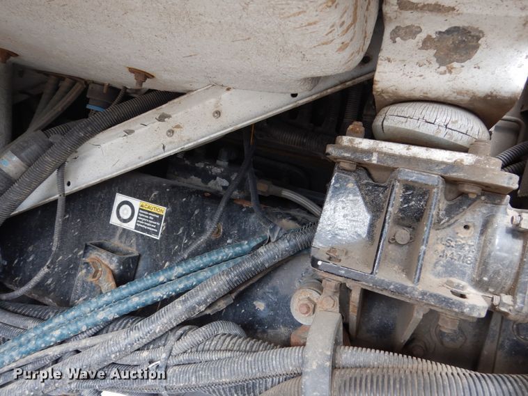 image for item GW9615 2002 Peterbilt 320 bucket truck