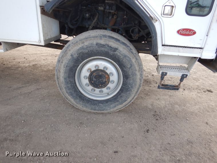 image for item GW9615 2002 Peterbilt 320 bucket truck