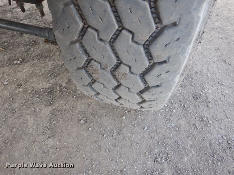 image for item GW9615 2002 Peterbilt 320 bucket truck