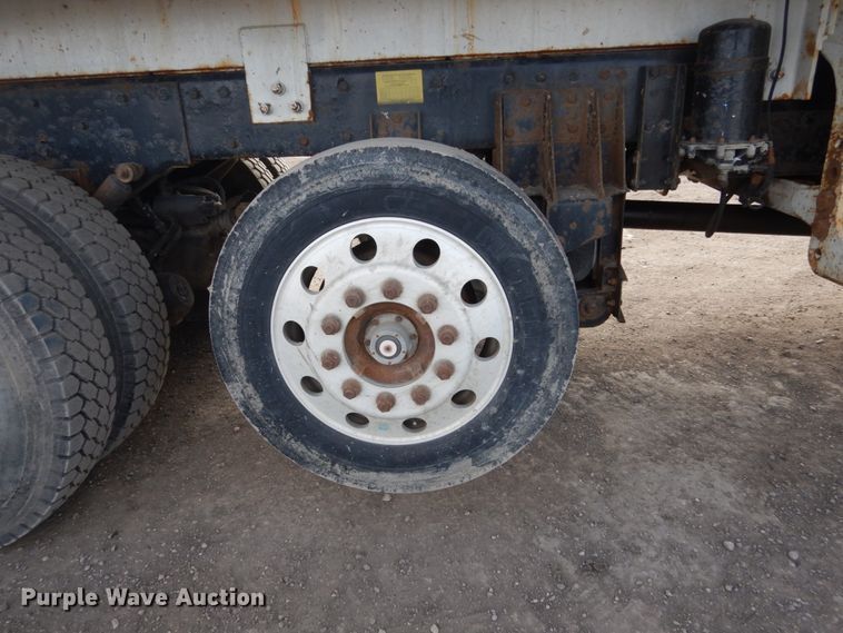 image for item GW9615 2002 Peterbilt 320 bucket truck