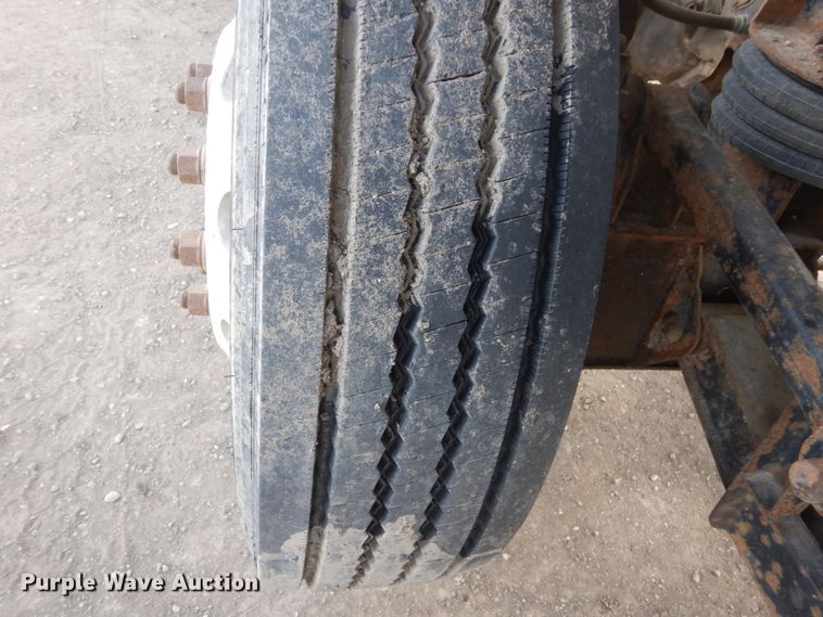 image for item GW9615 2002 Peterbilt 320 bucket truck