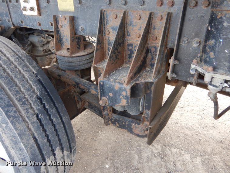 image for item GW9615 2002 Peterbilt 320 bucket truck