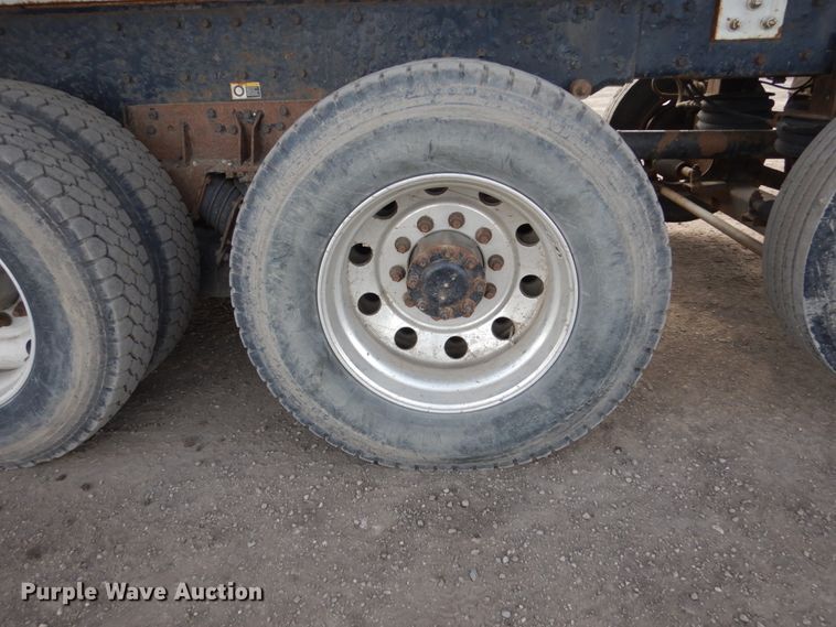 image for item GW9615 2002 Peterbilt 320 bucket truck