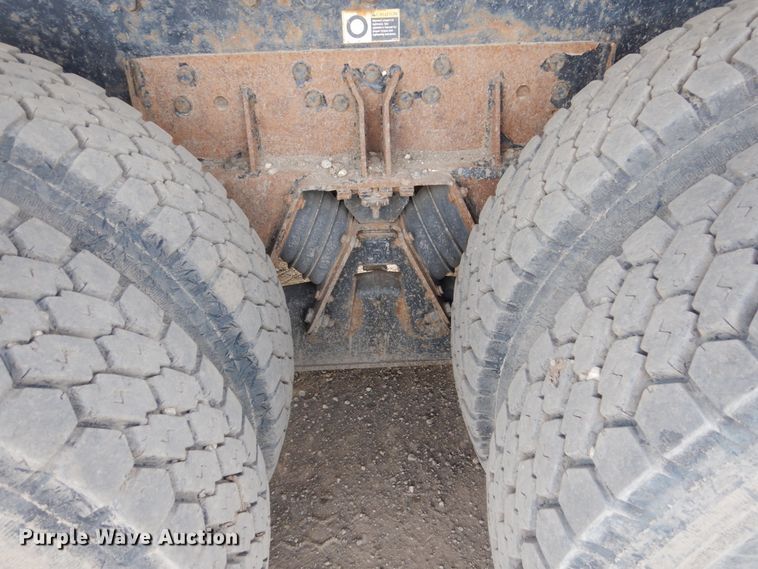 image for item GW9615 2002 Peterbilt 320 bucket truck