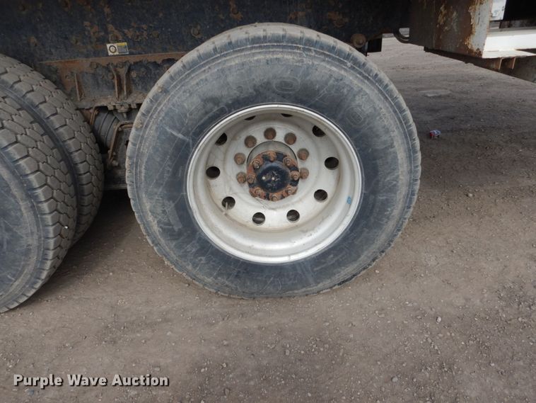 image for item GW9615 2002 Peterbilt 320 bucket truck