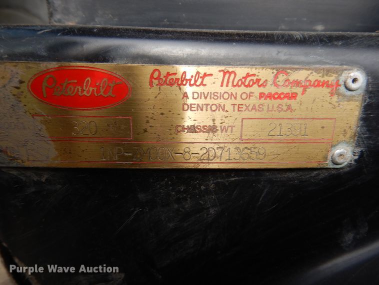 image for item GW9615 2002 Peterbilt 320 bucket truck