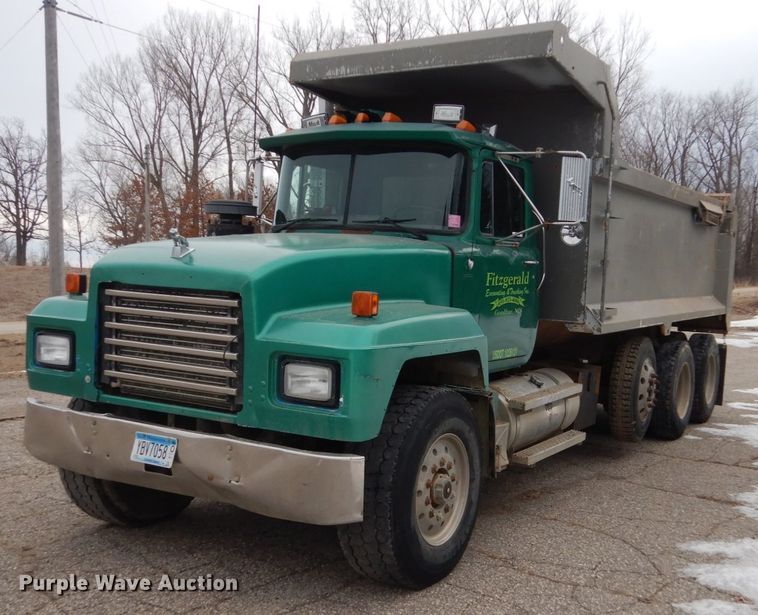 image for item GW9707 1993 Mack RD690S dump truck