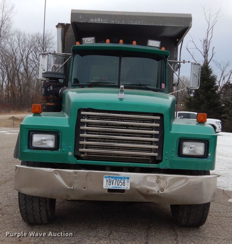 image for item GW9707 1993 Mack RD690S dump truck