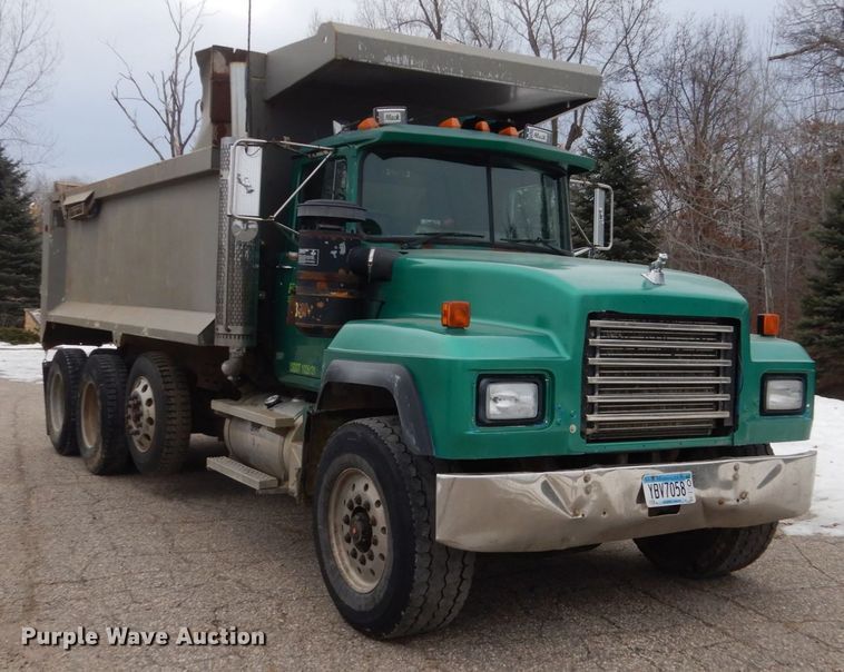 image for item GW9707 1993 Mack RD690S dump truck