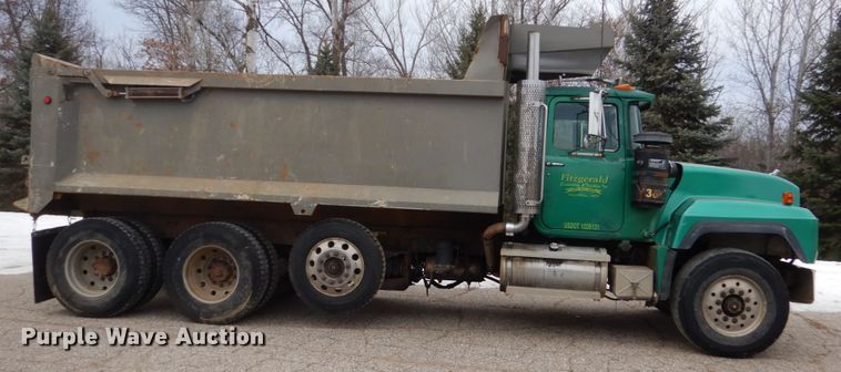 image for item GW9707 1993 Mack RD690S dump truck