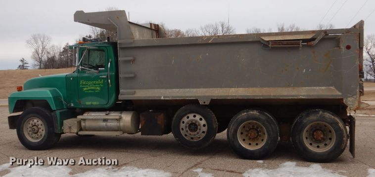 image for item GW9707 1993 Mack RD690S dump truck