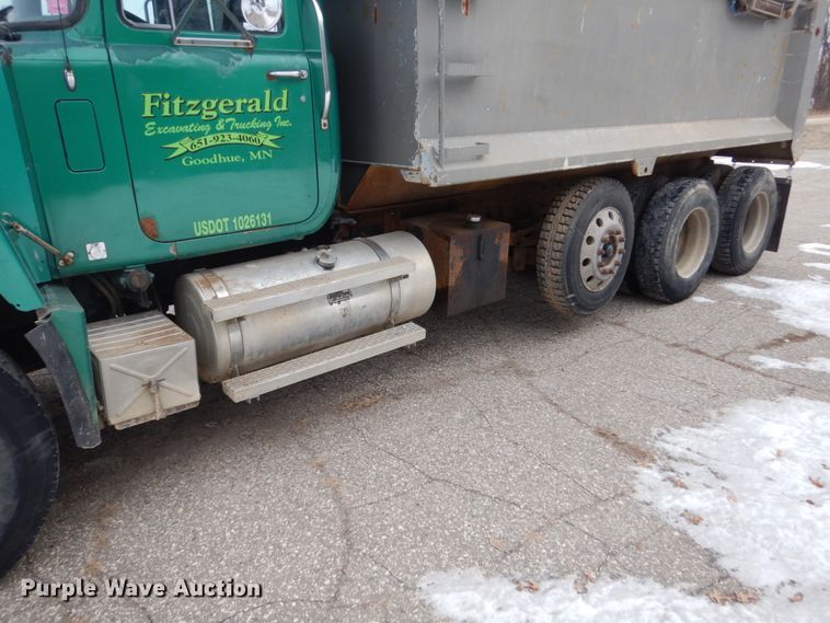 image for item GW9707 1993 Mack RD690S dump truck