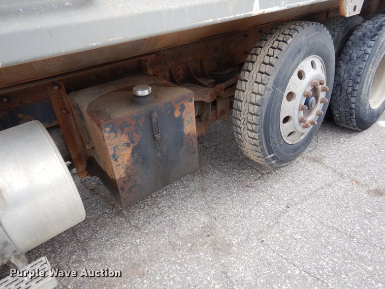 image for item GW9707 1993 Mack RD690S dump truck