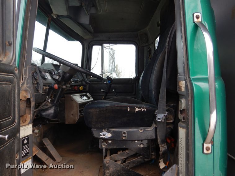 image for item GW9707 1993 Mack RD690S dump truck