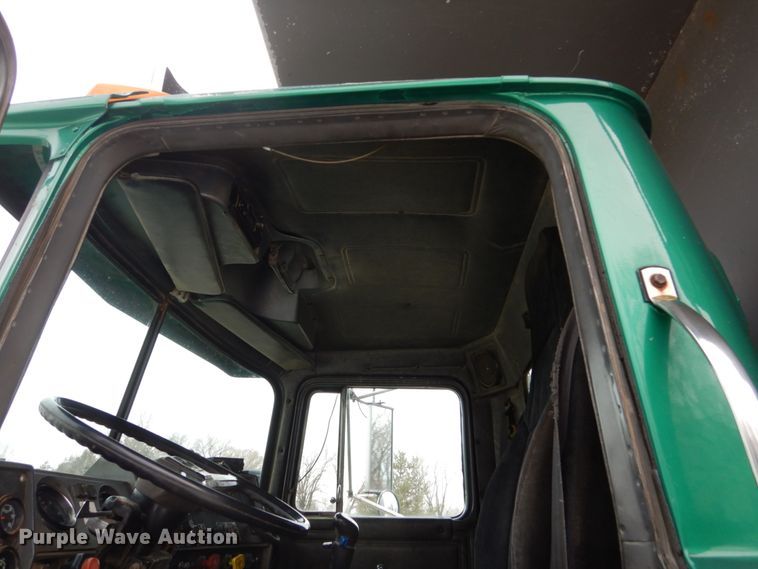 image for item GW9707 1993 Mack RD690S dump truck