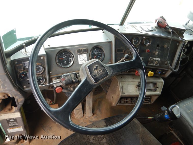 image for item GW9707 1993 Mack RD690S dump truck