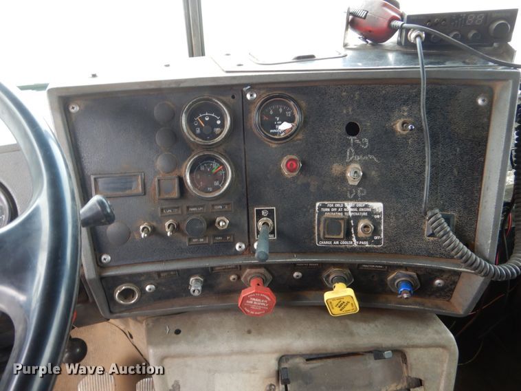 image for item GW9707 1993 Mack RD690S dump truck