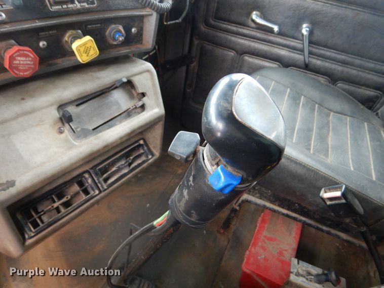 image for item GW9707 1993 Mack RD690S dump truck