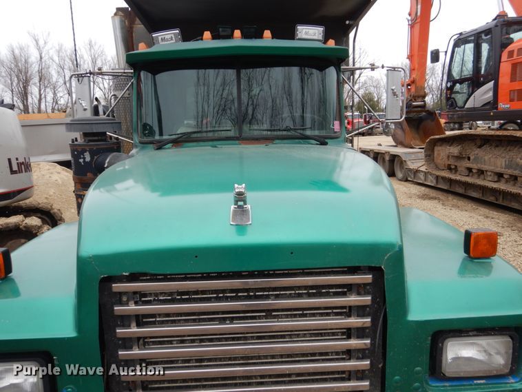 image for item GW9707 1993 Mack RD690S dump truck