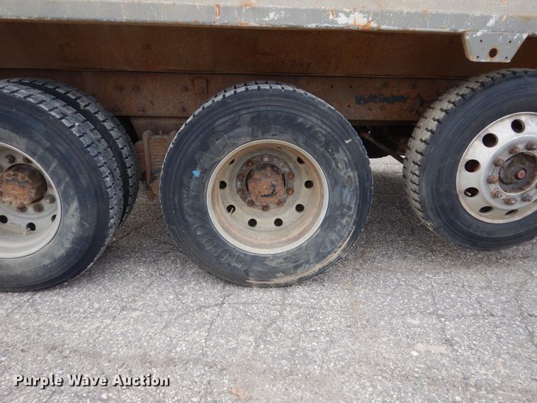 image for item GW9707 1993 Mack RD690S dump truck