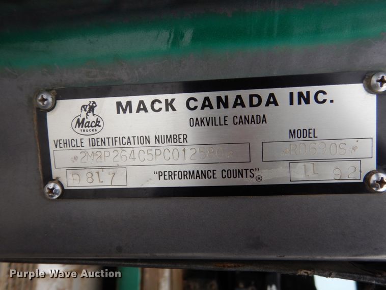 image for item GW9707 1993 Mack RD690S dump truck