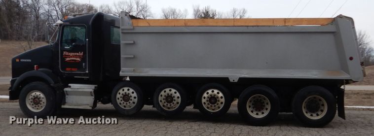 image for item GW9709 2004 Kenworth T800 dump truck