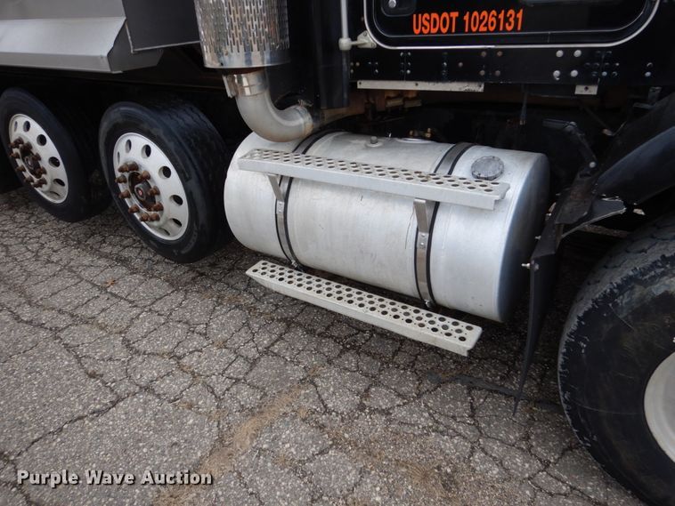 image for item GW9709 2004 Kenworth T800 dump truck