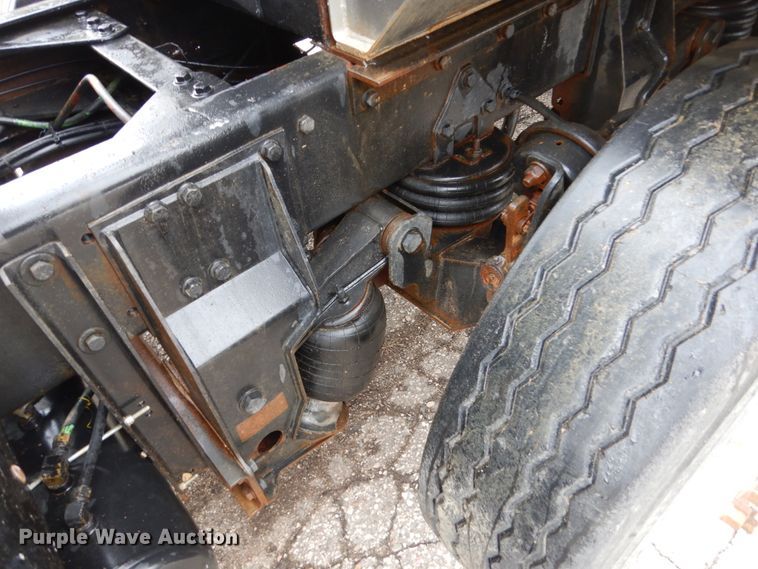 image for item GW9709 2004 Kenworth T800 dump truck