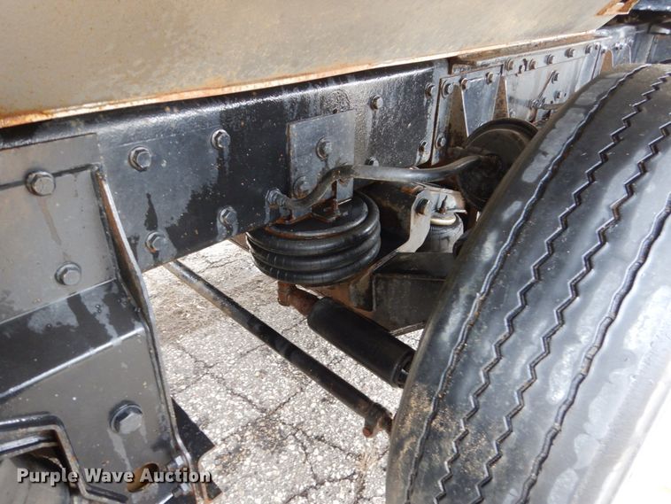 image for item GW9709 2004 Kenworth T800 dump truck