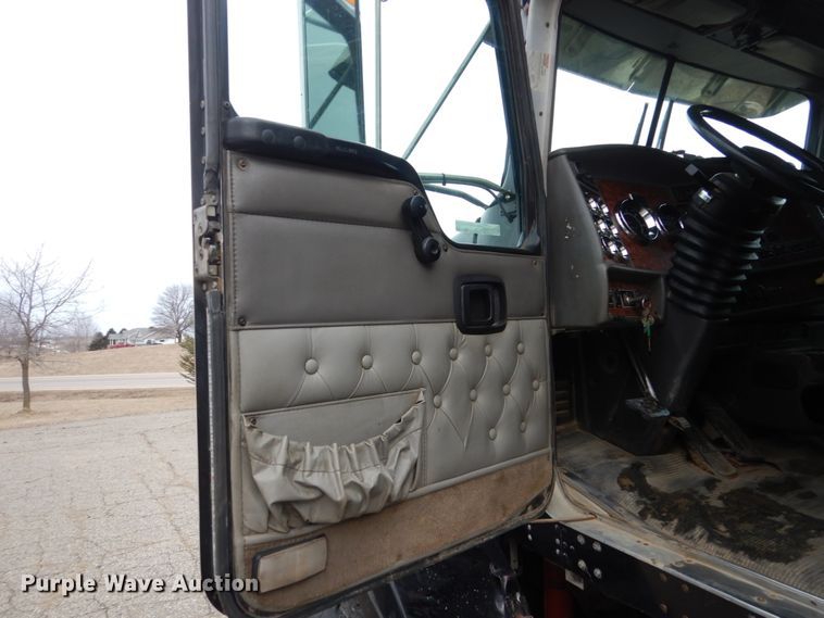 image for item GW9709 2004 Kenworth T800 dump truck