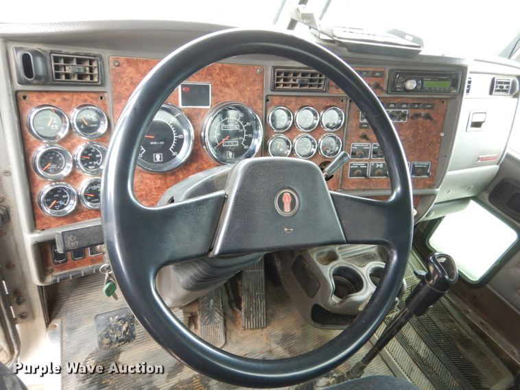 image for item GW9709 2004 Kenworth T800 dump truck