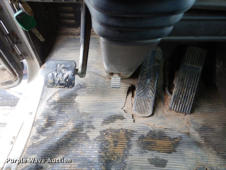 image for item GW9709 2004 Kenworth T800 dump truck