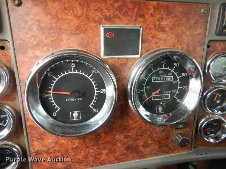 image for item GW9709 2004 Kenworth T800 dump truck