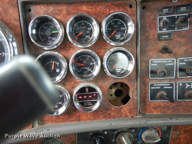 image for item GW9709 2004 Kenworth T800 dump truck